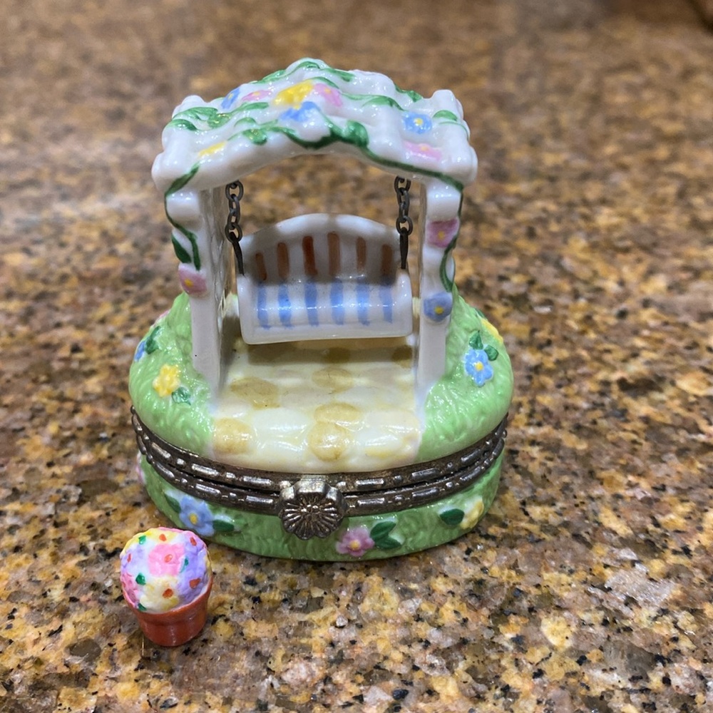 National home gardening club trinket box, garden swing.
